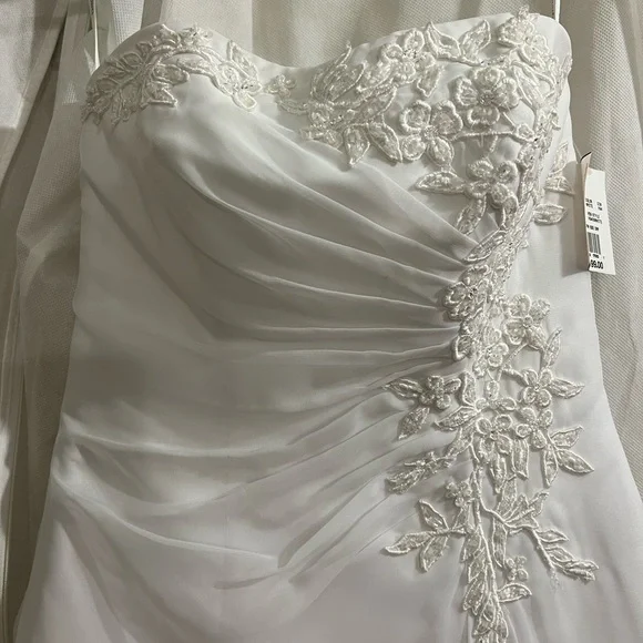 Dresses | Size 4 David Bridal Wedding Dress Only Tried On Once | Poshmark